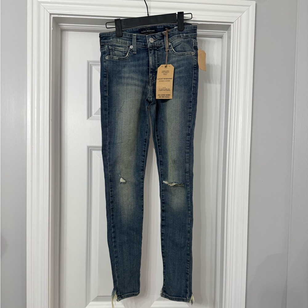 Lucky Brands Ava Super Skinny jeans. New with tags. Size 00/24.